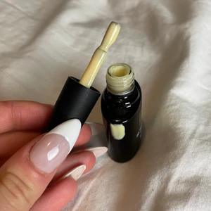 Ljus gult gel lack - Ljusgul / beige nyans gel lack 💚💚 säljer massa andra nagel saker så in och titta mina andra annonser 💚💚 💗 ger rabatt vid köp av flera produkter 💗