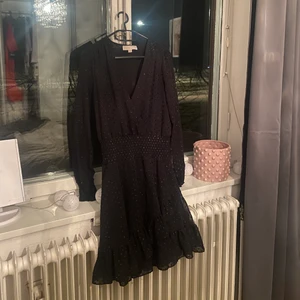 Svart klänning från michael kors - Klänning från Michael kors. Nypris 1999:- använt 1 gång 