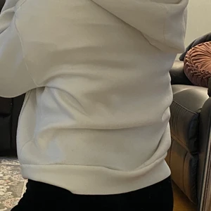 Vit kofta  - Den är för liten för mig 