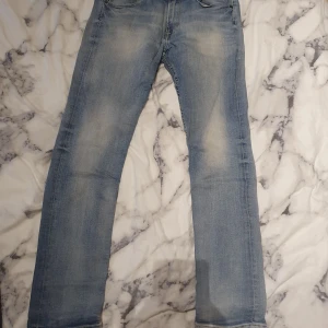 Jeans - Ett bar jeans, storlek 170. Normal hög midja, 35 kr + frakt. Skriv för fler bilder