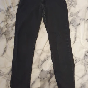 Jeans  - Ett par jeans från hm, storlek 29. Normal hög midja. 35 kr + frakt. Skriv för fler bilder