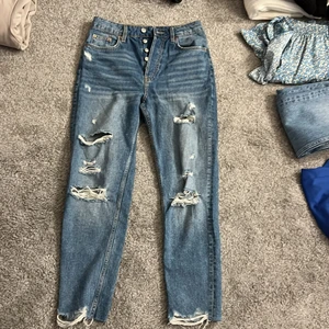 Jeans  - Från Divided i storlek 38 men dom är väldigt små i storlekarna 