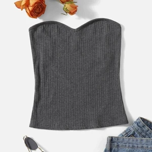 toppar - trendig bandeu topp från shein. Den är insydd till strl XXS men är stretchig så passar XS också.49kr+frakt !❤️