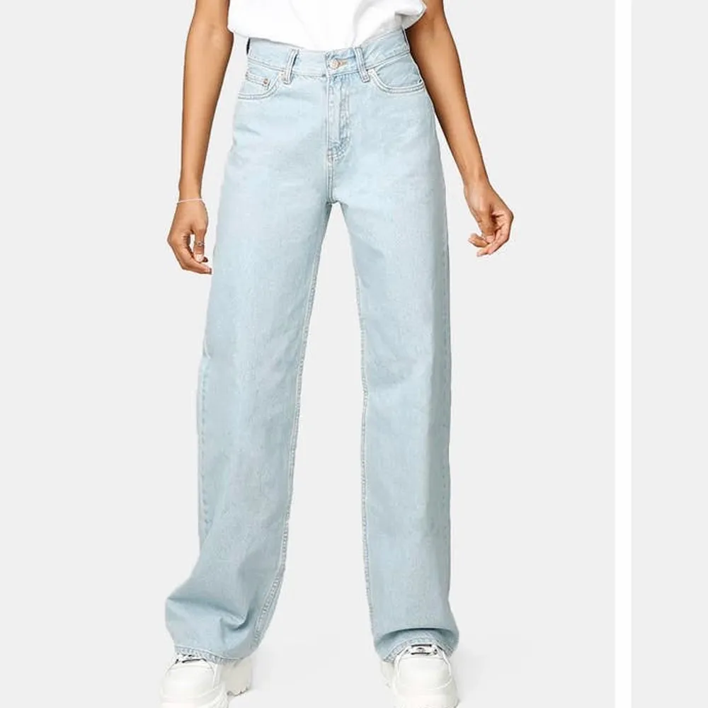 Säljer dessa snygga jeansen från junkyard😽 Skriv privat för fler bilder💕. Jeans & Byxor.