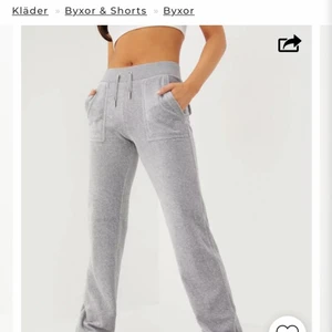 Juicy cotour  - Säljer nu mera mina gråa byxor i stolek xs. Använda  Max 3 gånger är 165 cm lång och dom sitter helt parfekt. Pris:1000. Bor i Stockholm kan mötas upp och skicka i posten😌