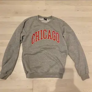 säljer en vintage sweatshirt<3 storlek M