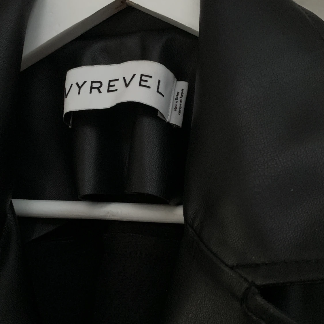 Svart klänning i fake skinn - 91