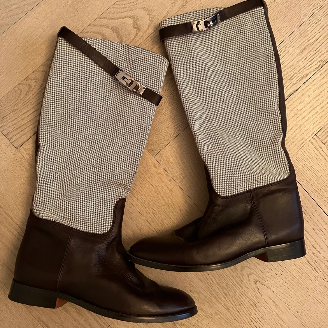 Stövlar i äkta läder 