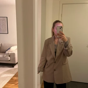 Kavaj - Beige brun kavaj, använd endast en gång! Stolek S 