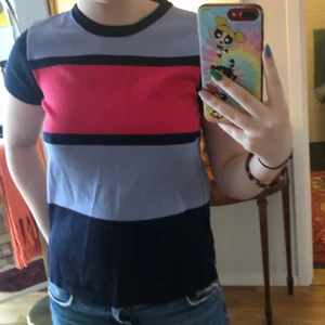 Så söt tröja! - Säljer min jätte söta randiga tshirt! Har bara använt den 2-3 gånger eftersom det inte är min stil, passar lite me ”stockholms stil”