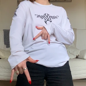 Tribal Tröja - Säljer denna supercoola vita tröja i storlek XL❤️