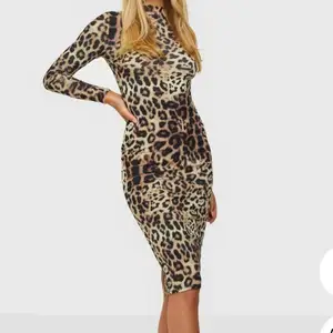 Säljer min leopard klänning, helt slutsåld på nelly. Använd en gång, nyskick. Storlek S. Köpt för 399kr.  250kr+frakt  Skriv privat för fler bilder 💗