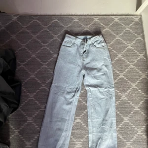 Jeans  - Ett par jeans från shein jätte fina men korta 