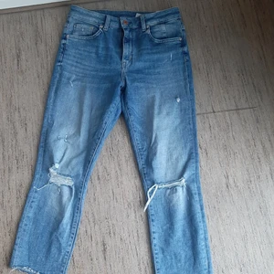 High waist ankle lenght  - Skinny High waist ankle length &denim.   Passa på och kolla på mina andra kläder som jag har precis lagt upp!!!! Du kan få rabatt om du köper mer än en plagg 🥰🥰