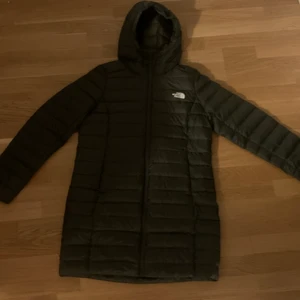 the north face jacka svart - skriv on du är intresserad!! kan kolla upp frakten om någon är inteesserad <3