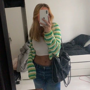 Stella väska - Säljer denna Stella liknande väska då den inte kommer till användning längre 💗💗 den är använd men i bra skick och inga skador, skriv om ni har några frågor eller vid intresse 💞