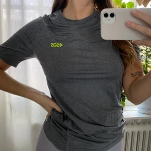 Träningstshirt - Träningstshirt från asos, 60kr. Storlek M