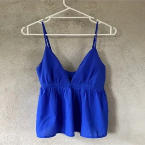 Bikbok Linne - Säljer denna eftertraktade toppen men ENDAST vid bra bud! Vinner men budgivningen och jag inte är nöjd med priset kan jag alltså välja att inte sälja den! Storlek S, (lånad bild) frakten ingår inte i priset