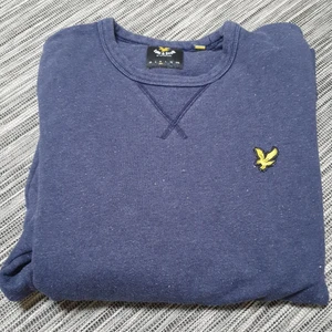 Sweatshirt  - Fin tröja från Lyle and Scott. I bra skick.
