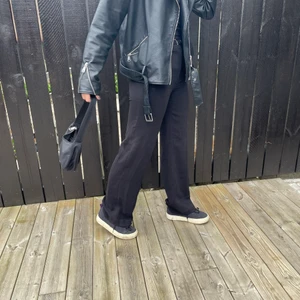 Kostymbyxor - Kostymbyxor från H&M perfekta i längden och materialet ✨