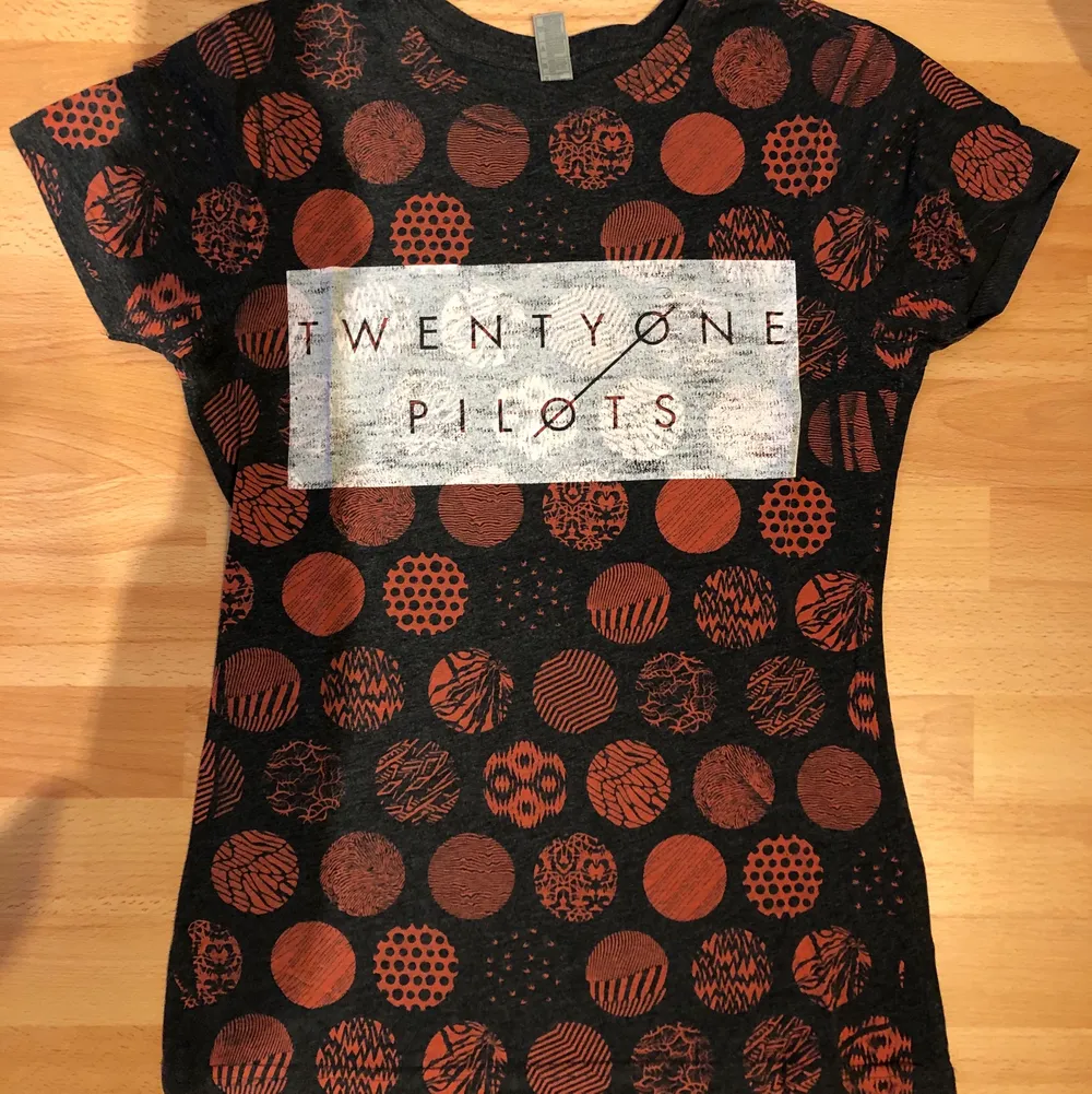 Twenty one pilots blurryface grey t shirt. bought in the USA at hottopic, worn twice so basically new. womens L so fits a bit more snugly than u would expect an L to fit. T-shirts.