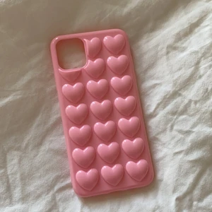 iPhone skal - Super gulligt iPhone 11 PRO MAX skal. Knappast använt! Obs kan skicka som ett brev med frimärke också för billigare frakt☺️