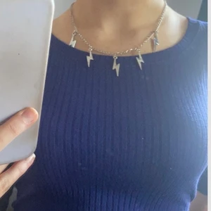 Halsband - Säljer mitt halsband, super fint! Använder aldrig då jag gillar guld mer.💘