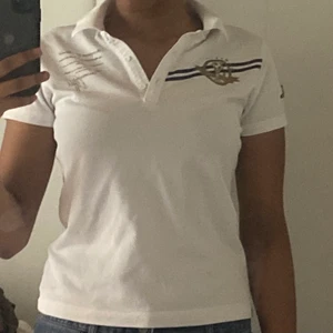 Kappa T-shirt  - Vintage kappa t shirt. Snygg och rare. Storlek L men sitter väldigt tajt så tror det är L i barn storlek.