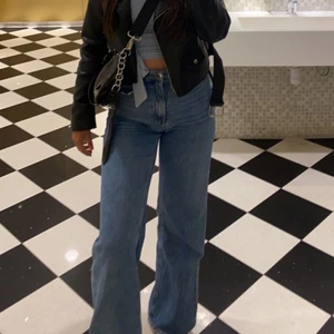 Byxor - Trendiga byxor, använda ett fåtal gånger,,, Nypris 500kr