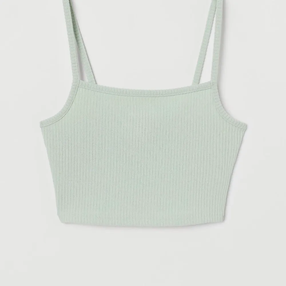 Superfin Crop top i en typ mintgröna färg❤️ Nyskick och superfin!! Storlek XS ❤️pris kan diskuteras . Toppar.