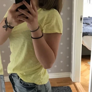 Gul tshirt - Gul tshirt från Crocker