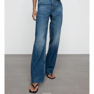 Zara 90s jeans full length - Säljer mina snygga zara jeans som är i superfint skick💞