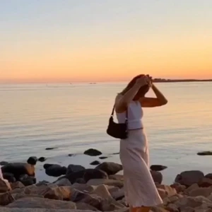 ✨Kjol✨ - Kjol från Hm som nu finns i butiken, köpte min för ca 2 år sen. Den är lite nopprig så säljer den billigt!!❤️ nypris 249kr