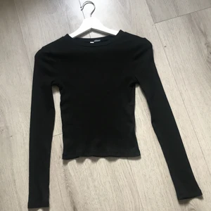 Svart långärmad tröja  - Aldrig andvänd, storlek xs