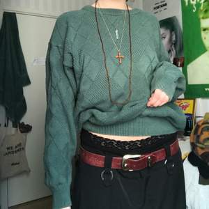 En så fin vintage stickad mörkgrön tröja i storlek M💓 budgivning håller på i ungefär en vecka o skriv privat för att buda!💘💘