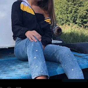 blå jeans - asballa jeans med pärlor på köpare står för frakt