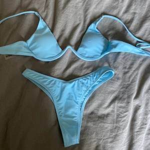 Bikini - En jättefin blå bikini som endast är provad med underkläder! Säljer pga att den inte riktigt passar mig 💓