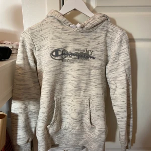 Champion hoodie  - Hoodie från champion, funkar för både xs-s