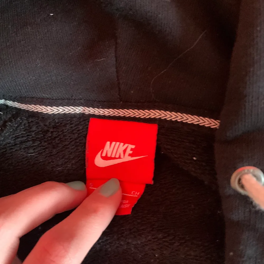 En jätta fin Nike kofta använder dock itne kofter så kommer inte till användning . Tröjor & Koftor.