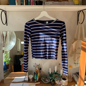 Croptop - Randig croptop som är sjukt bekväm och sitter så bra. Fraktar endast🌶