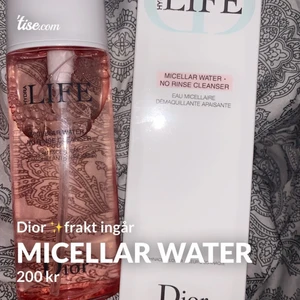 Dior smink borttagning  - Säljer detta micellar Water ifrån Dior 200ML endast använd två gånger med bomulls rondell men kommer inte mer till användning köper nya produkter hela tiden 😂 nypris ca 298-399kr säljer den för 140kr då den är som ny! Blir ca 200kr med frakt ✨
