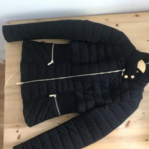 Marciano Jacka - Marciano svart jacka small fit. Storlek 40 (small) 