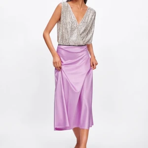 Satin kjol  - Säljer min lila satin kjol från Zara! Köparen står för frakten🥰