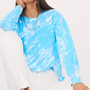 Tie dye tröja - Säljer denna supersnygga långärmade t-shirten då jag har massor liknande redan:(