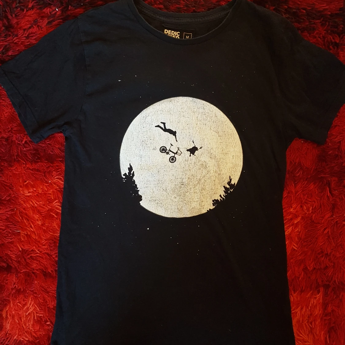 Svart tshirt med E.T.-tryck - 90