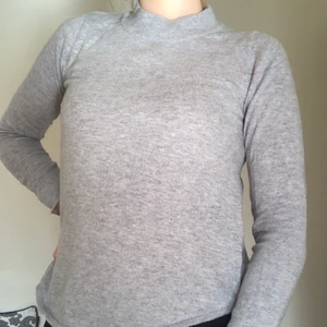 Grå stickad tröja - I fint skick