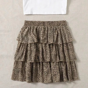 Kjol - Supersnygg kjol!! Passar dig i M eller L den är väldigt stretchig. 70kr + frakt 🤍 