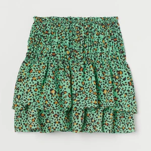 Volangkjol  - Säljer en superfin volangkjol som aldrig är använd då jag inte riktigt kände att det var min stil! Om fler är intresserade blir det budgivning 💫