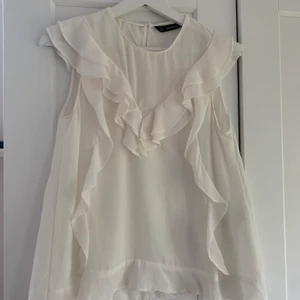 Blus Zara  - Säljer en jätte söt blus från ZARA i Xs. Pris + frakt. 