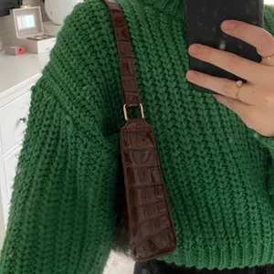 kaffebrun väska 🤎 - snygg, cool & praktiskt 🤎 bra skick då den aldrig är använd🤎